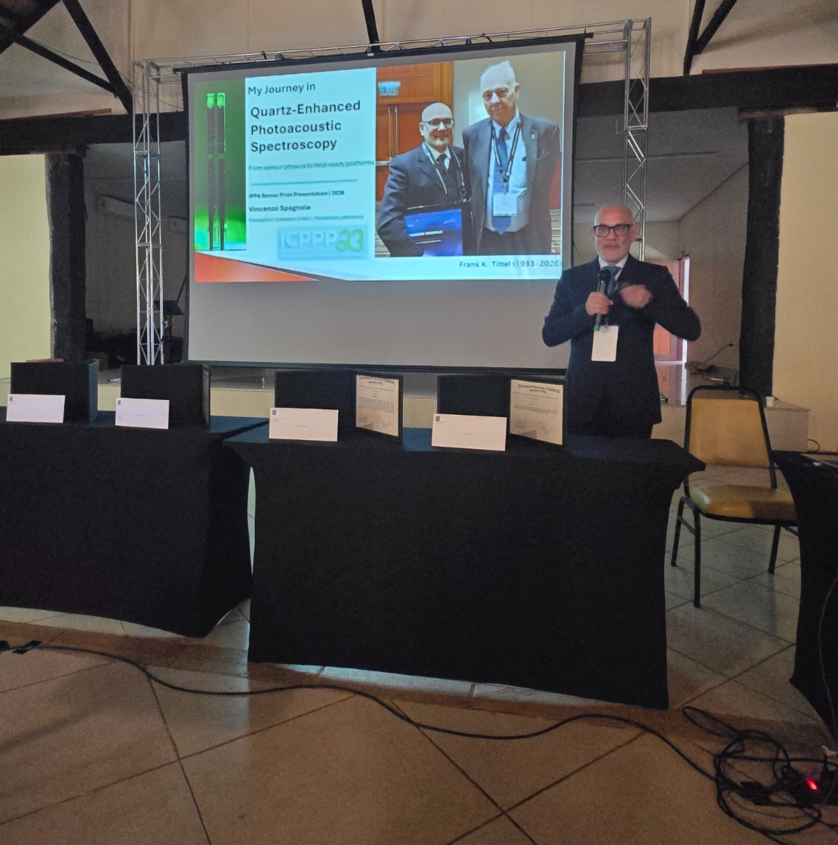 Un momento della presentazione del prof. Vincenzo Spagnolo